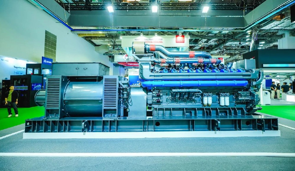 亚洲*大数据中心展，潍柴“巨无霸”产品亮相